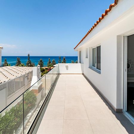 Beach Front Aqua Marina By Ezoria Villas Paralimni Eksteriør billede