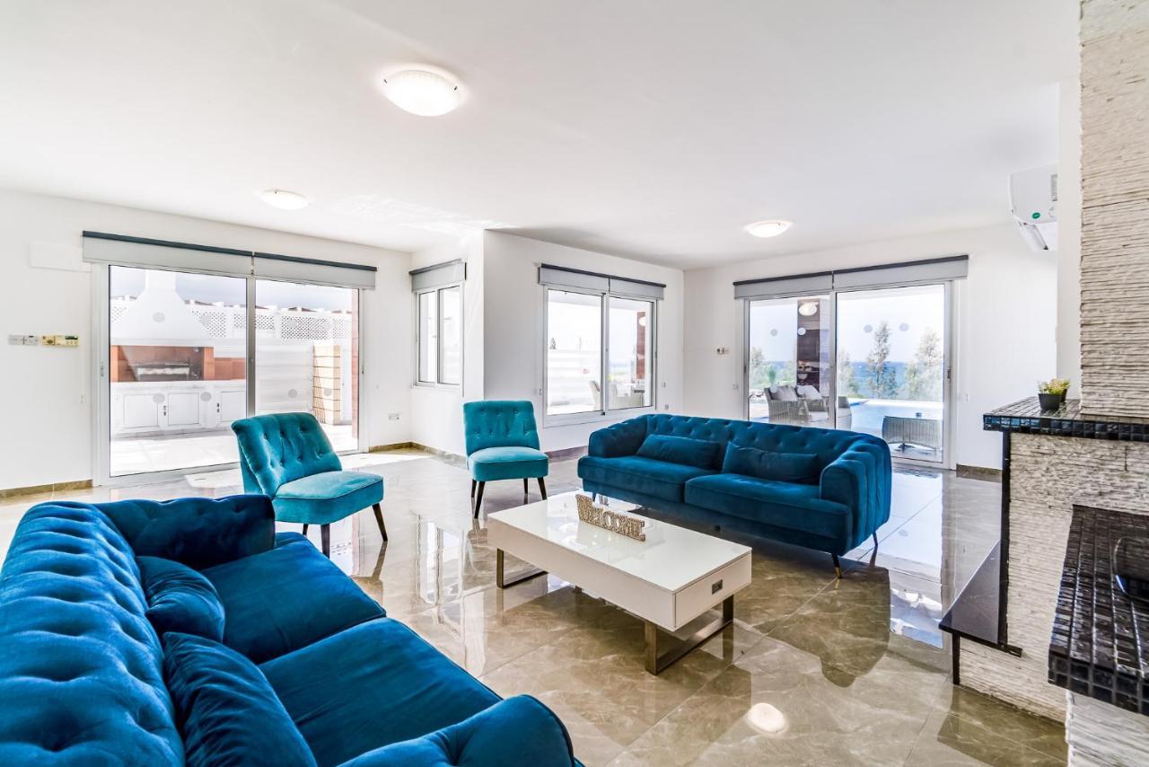 Beach Front Aqua Marina By Ezoria Villas Paralimni Eksteriør billede