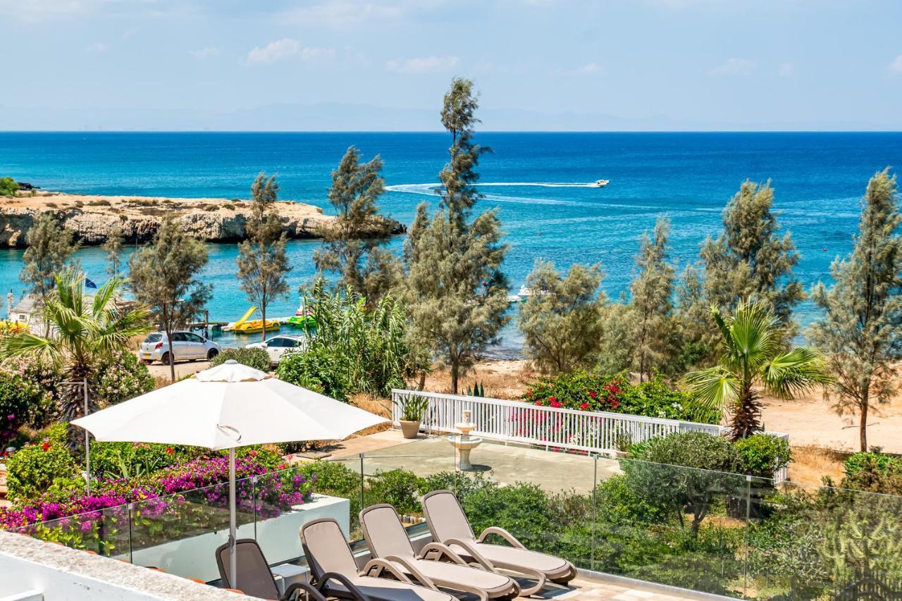 Beach Front Aqua Marina By Ezoria Villas Paralimni Eksteriør billede