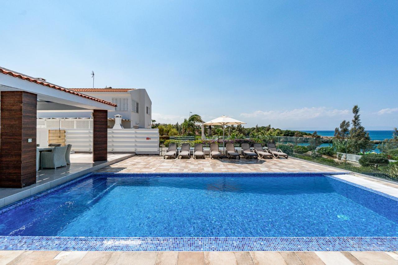 Beach Front Aqua Marina By Ezoria Villas Paralimni Eksteriør billede