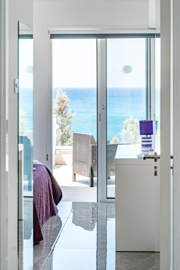 Beach Front Aqua Marina By Ezoria Villas Paralimni Eksteriør billede
