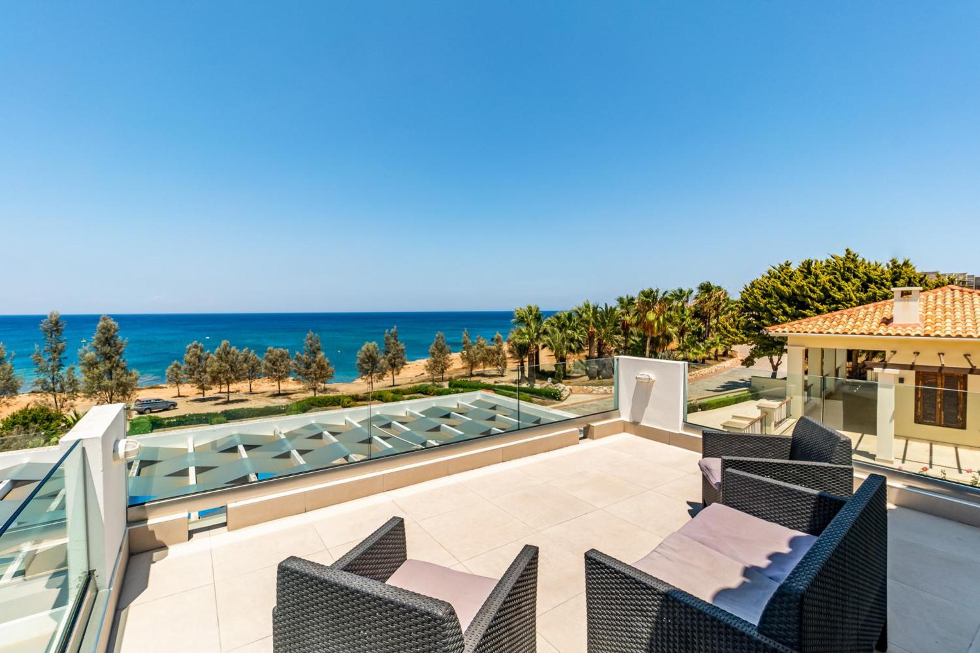 Beach Front Aqua Marina By Ezoria Villas Paralimni Eksteriør billede