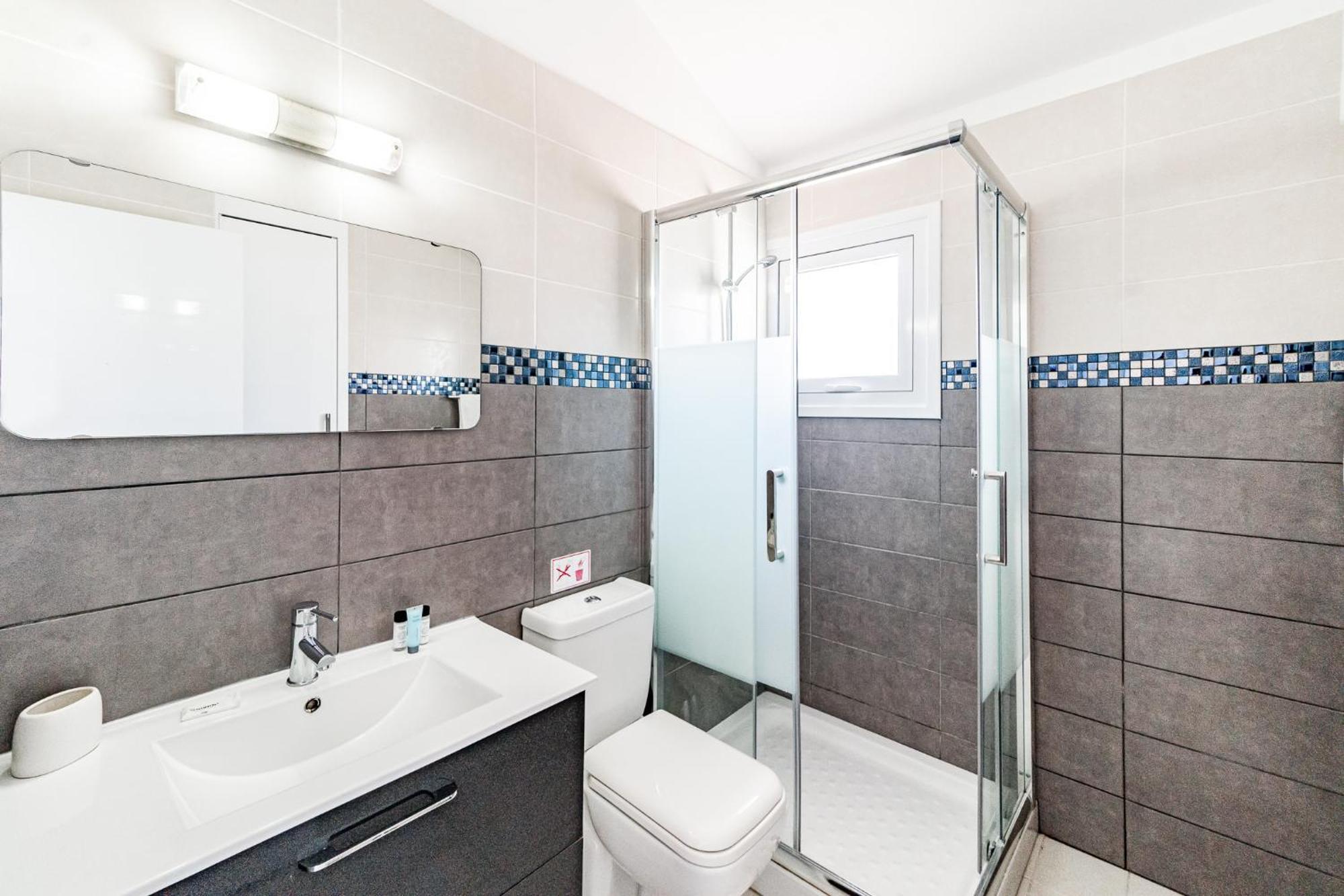 Beach Front Aqua Marina By Ezoria Villas Paralimni Eksteriør billede