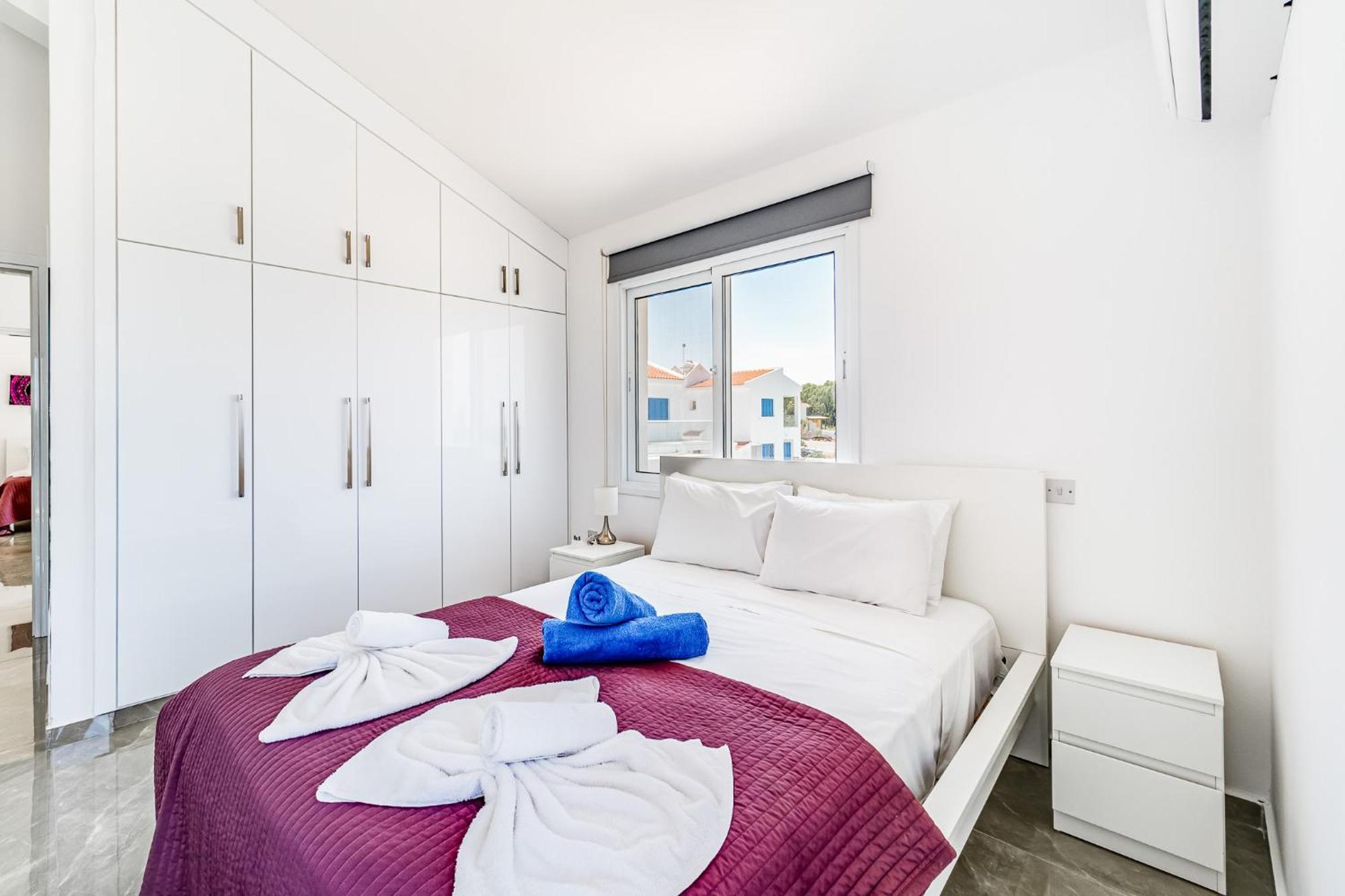 Beach Front Aqua Marina By Ezoria Villas Paralimni Eksteriør billede